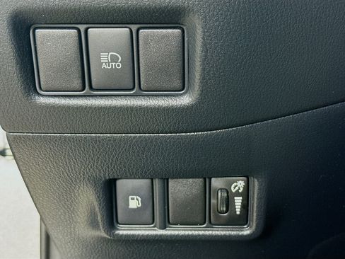 Used 2020 Toyota C-HR XLE image 9