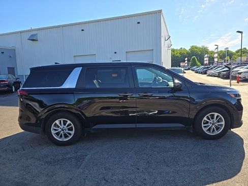Used 2024 Kia Carnival LX FWD image 9
