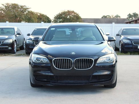 Used 2014 BMW 750Li xDrive image 2