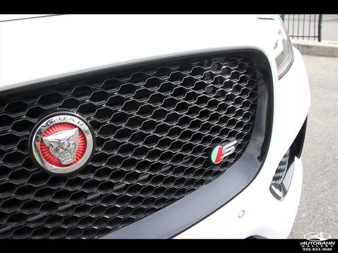 Used 2018 Jaguar F-PACE S AWD/4WD image 11