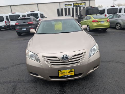 Used 2009 Toyota Camry LE FWD image 3