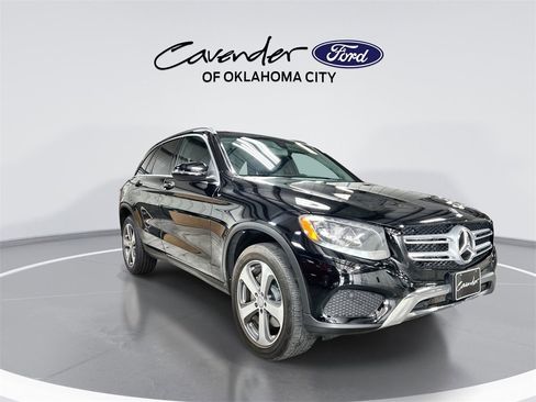 Used 2017 Mercedes-Benz GLC 300 4MATIC image 2