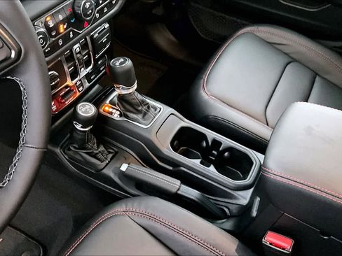 New 2026 Jeep Wrangler Unlimited Rubicon AWD/4WD image 17