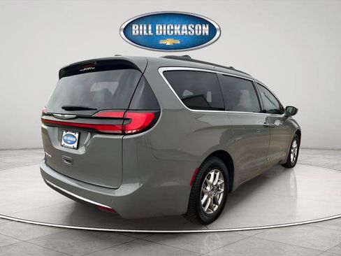 Used 2021 Chrysler Pacifica Touring FWD image 10