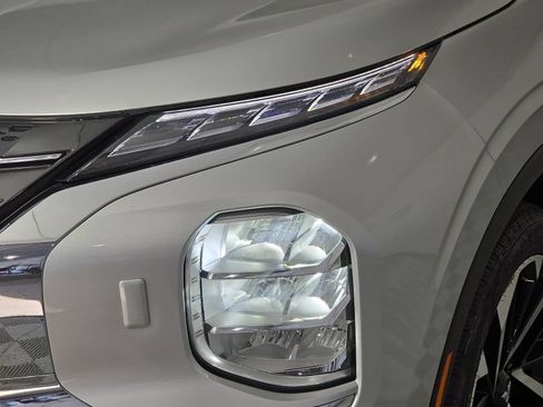 Used 2023 Mitsubishi Outlander SE AWD/4WD image 24