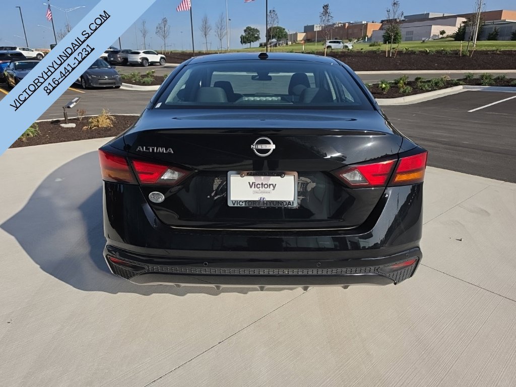 Used 2025 Nissan Altima 2.5 SV FWD image 4