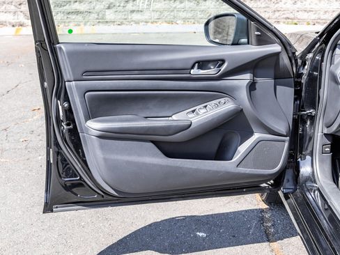 Used 2025 Nissan Altima 2.5 SV image 22