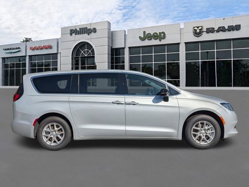 New 2026 Chrysler Voyager LX image 2