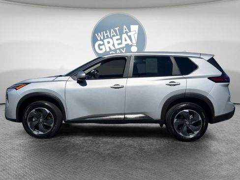 Used 2024 Nissan Rogue SV AWD/4WD image 7