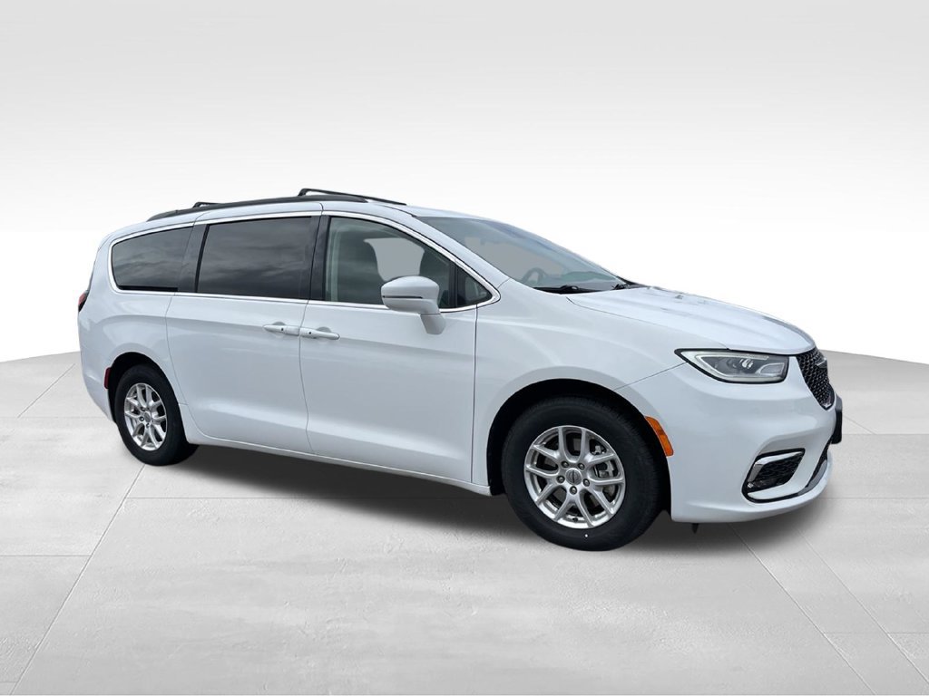 Used 2022 Chrysler Pacifica Touring-L FWD image 2