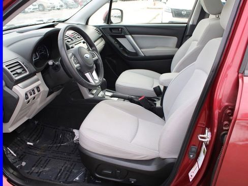 Used 2017 Subaru Forester 2.5i Premium image 14