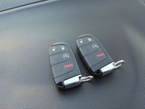 Used 2022 Jeep Compass Limited AWD/4WD image 25