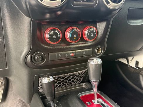 Used 2018 Jeep Wrangler Unlimited Sahara AWD/4WD image 26