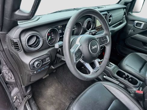 Used 2023 Jeep Wrangler Unlimited Sahara AWD/4WD image 10