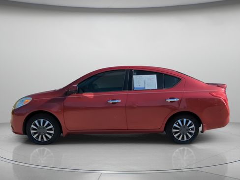 Used 2014 Nissan Versa SV FWD image 18