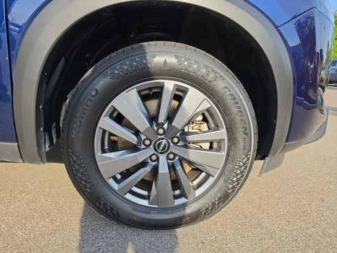 Used 2025 Nissan Pathfinder SV FWD image 31