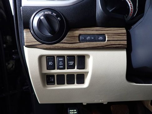 Used 2016 Nissan Titan SL image 30