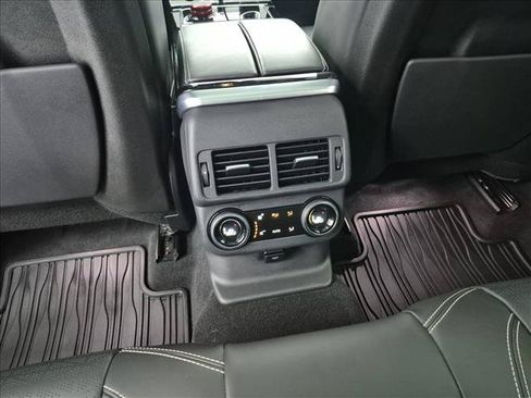 Used 2018 Land Rover Range Rover Velar R-Dynamic HSE AWD/4WD image 19