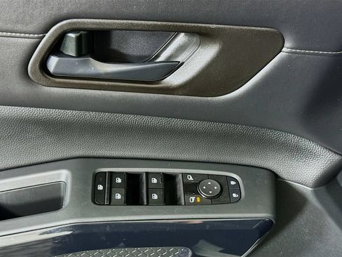Certified 2024 Nissan Pathfinder SV w/ Black Appearance Package FWD image 23