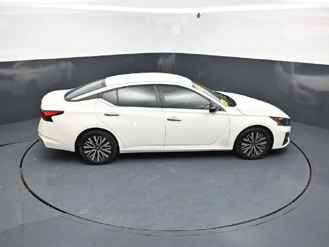 Used 2025 Nissan Altima 2.5 SV FWD image 40