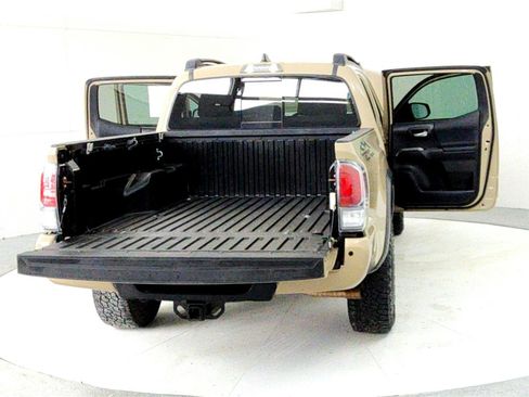 Used 2020 Toyota Tacoma TRD Off-Road image 11