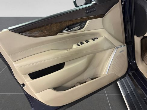 Used 2018 Cadillac Escalade ESV Premium Luxury AWD/4WD image 16