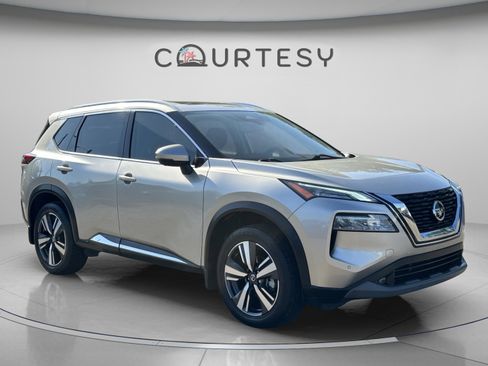 Certified 2021 Nissan Rogue SL w/ Premium Package FWD image 9