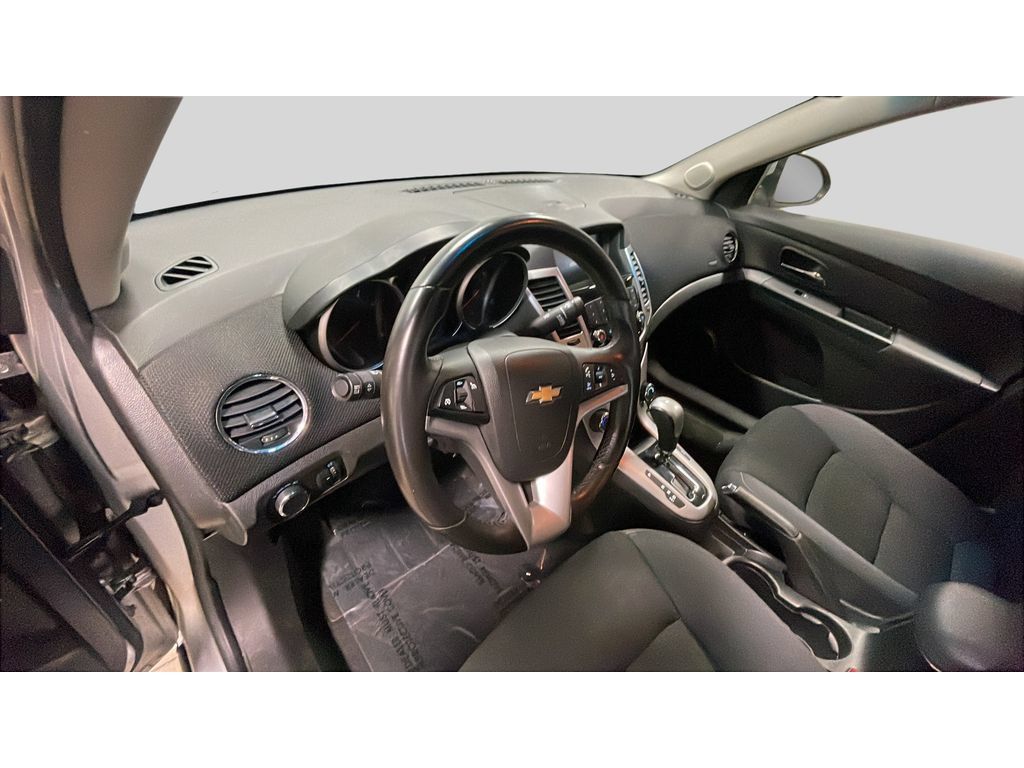 Used 2014 Chevrolet Cruze LT w/ Technology Package FWD image 11