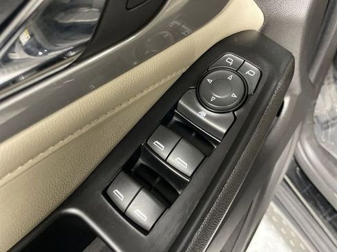 Used 2023 Chevrolet Traverse LS image 13