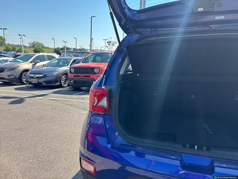 Certified 2023 Hyundai Venue SE FWD image 15