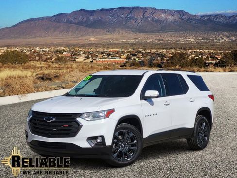 Used 2021 Chevrolet Traverse RS FWD image 1