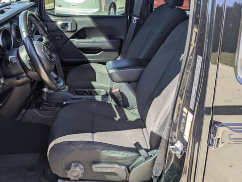 Used 2022 Jeep Wrangler Unlimited Sport AWD/4WD image 9