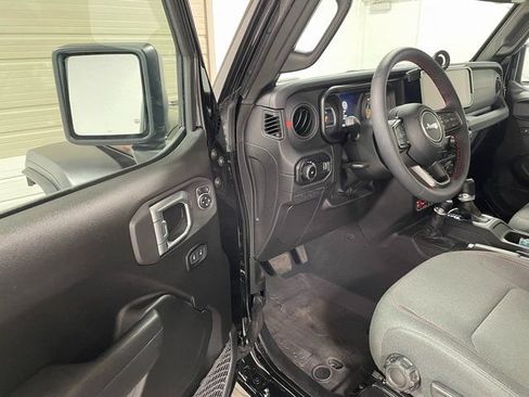 Used 2024 Jeep Wrangler Unlimited Rubicon w/ XTREMEE 35" Tire Package AWD/4WD image 11