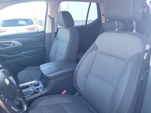Used 2018 Chevrolet Traverse LT w/ LPO, 'HIT The Road' Package AWD/4WD image 9