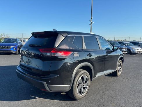 Used 2024 Nissan Rogue SV AWD/4WD image 2