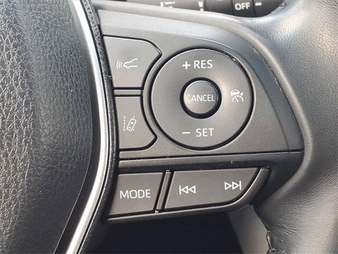 Used 2023 Toyota Venza LE image 14