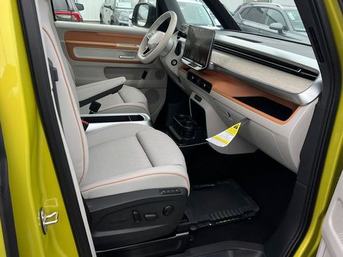 New 2025 Volkswagen ID. Buzz 1st Edition image 9