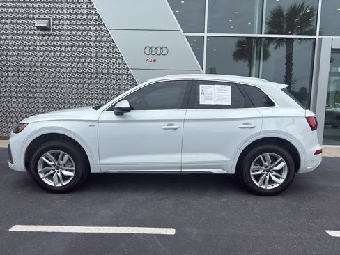 Used 2023 Audi Q5 2.0T Premium w/ Convenience Package AWD/4WD image 3
