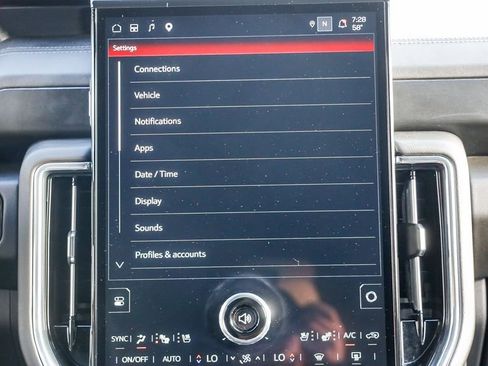 Used 2025 GMC Yukon XL Denali AWD/4WD image 27