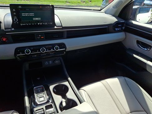 Certified 2023 Honda Pilot Touring image 16