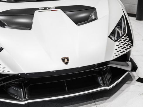 Used 2023 Lamborghini Huracan STO RWD image 10