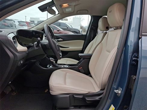 Used 2024 Buick Encore GX Sport Touring image 13