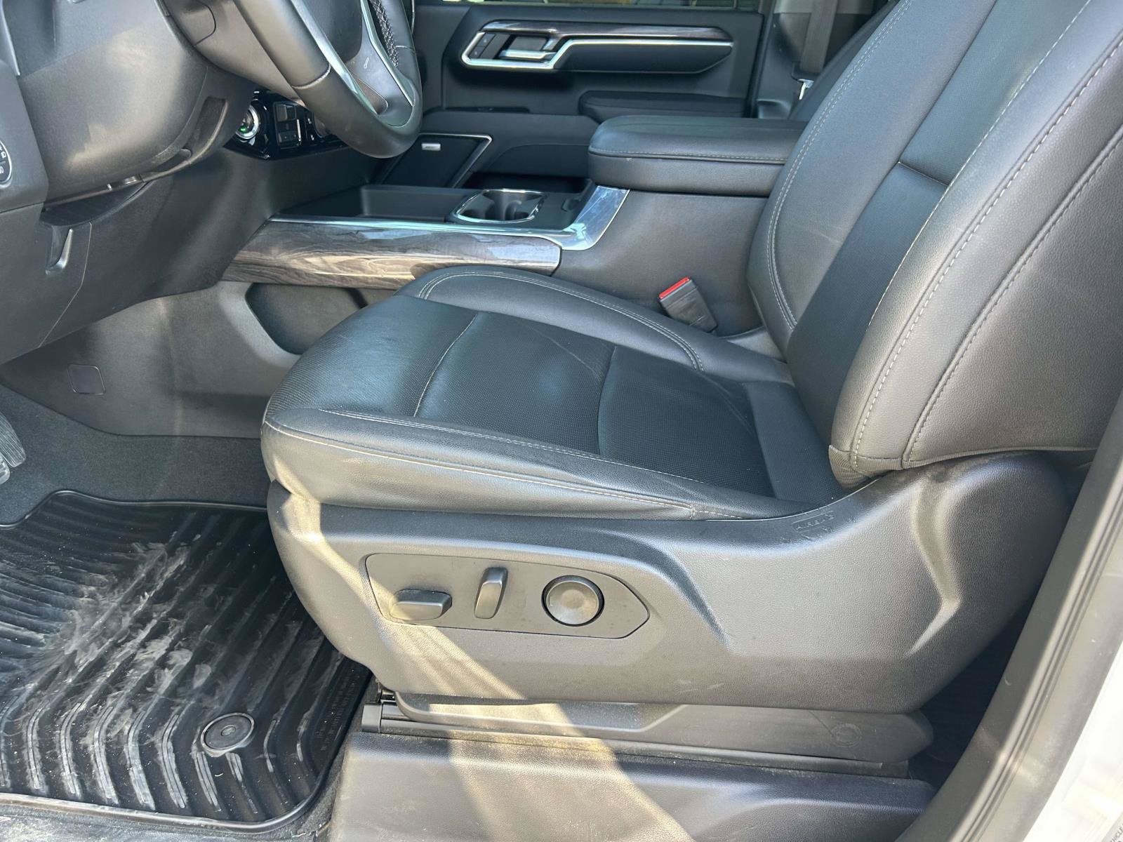 Used 2025 Chevrolet Silverado 2500 LTZ w/ LTZ Plus Package AWD/4WD image 17