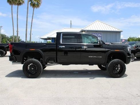 Used 2025 GMC Sierra 2500 Denali w/ Denali Reserve Package AWD/4WD image 14