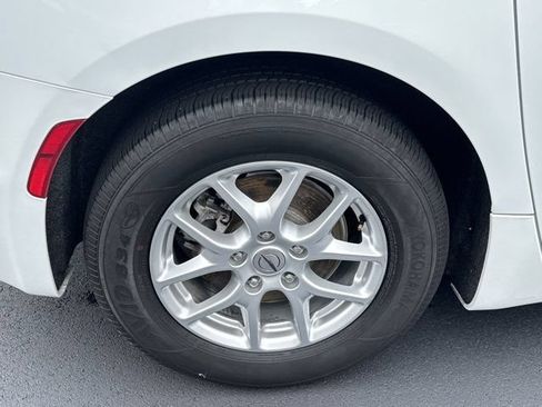 Used 2023 Chrysler Pacifica Touring-L FWD image 14