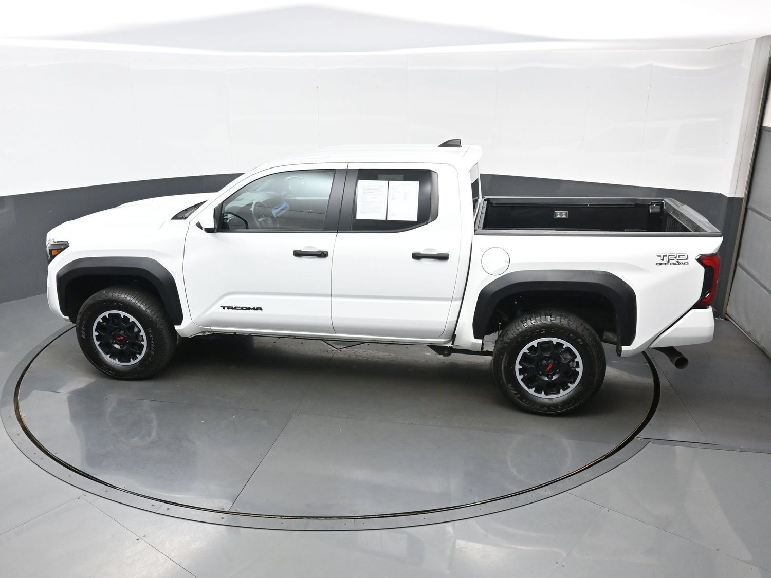 Used 2024 Toyota Tacoma TRD Off-Road AWD/4WD image 37