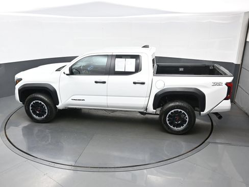 Used 2024 Toyota Tacoma TRD Off-Road AWD/4WD image 37