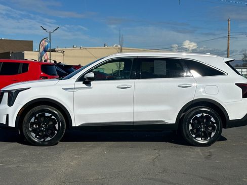 Used 2024 Kia Sorento S image 8