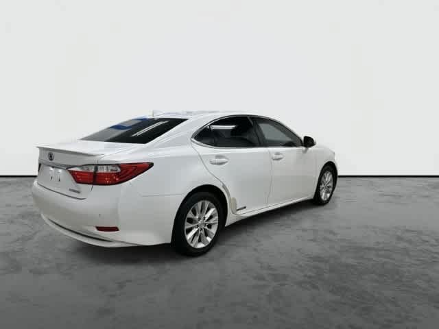 Used 2015 Lexus ES 300h w/ Navigation System Package FWD image 4