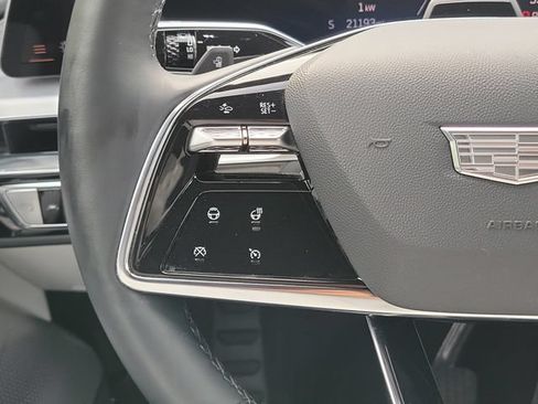 Used 2024 Cadillac Lyriq Luxury AWD/4WD image 11